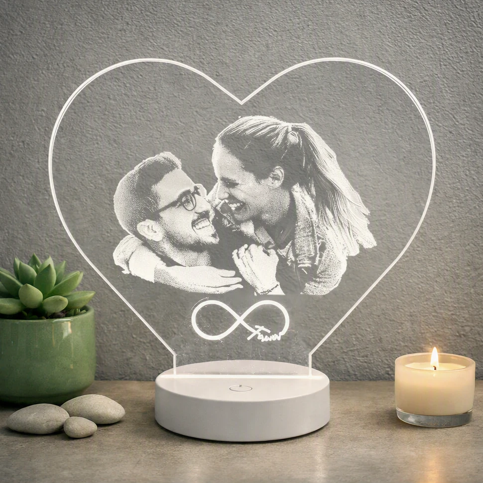 LED Foto-Lampe mit Paarfoto hell beleuchtet mit Hintergrund