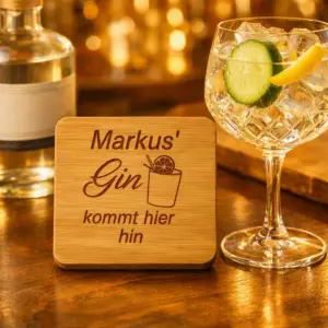 Bambus Untersetzer Gin mit graviertem Namen in Barszene