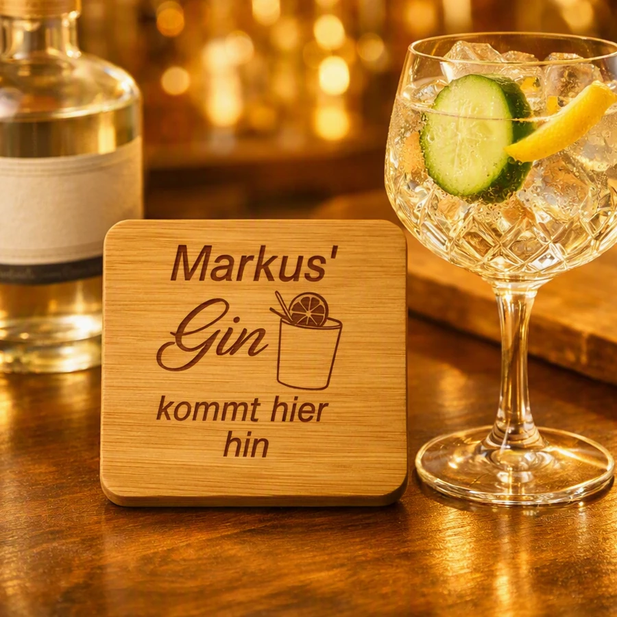 Bambus Untersetzer Gin mit graviertem Namen in Barszene
