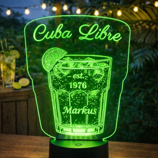 Cocktailglas mit Gravur Cuba Libre mit Name und Jahrgang auf Acrylplatte